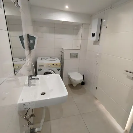 Mobilierte Monteuerswohnungen Mit 2 Betten Stuttgart, Boeblingen, Reutlingen, - Heimbacheg 아파트 *